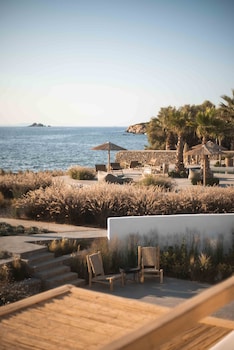 seesoo paros beachfront resort