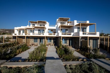 seesoo paros beachfront resort