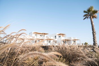 seesoo paros beachfront resort