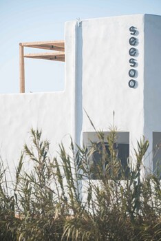 seesoo paros beachfront resort