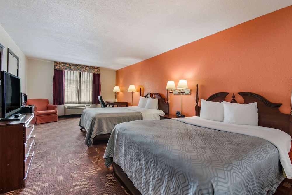 Econo Lodge Inn & Suites,Near Capitol Theatre,2 star