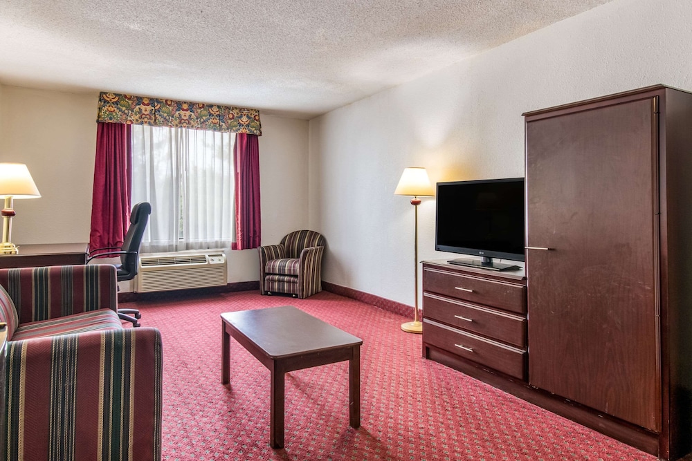 econo lodge inn and suites