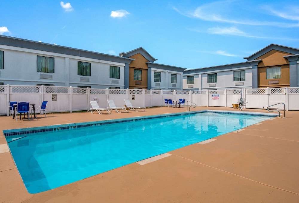 econo lodge inn and suites