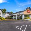 econo lodge inn and suites