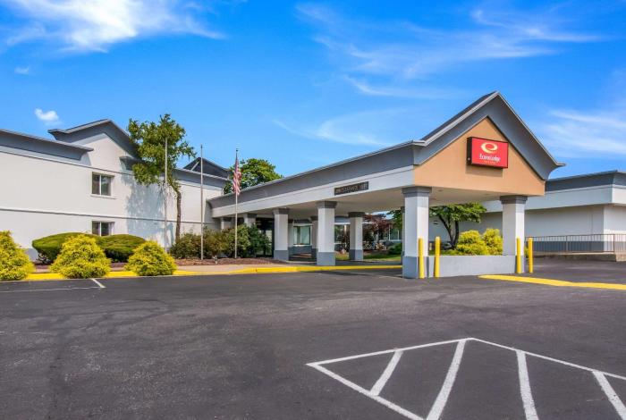 econo lodge inn and suites