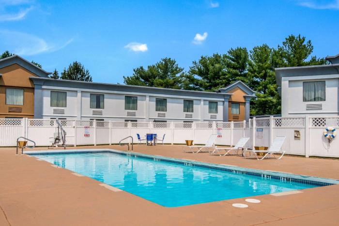 econo lodge inn and suites