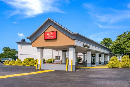 econo lodge inn and suites