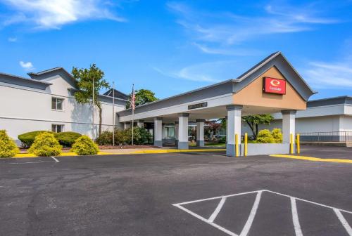 econo lodge inn and suites