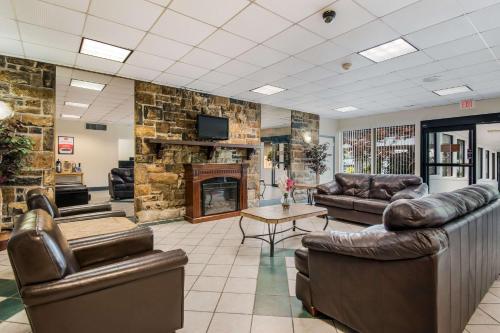 econo lodge inn and suites