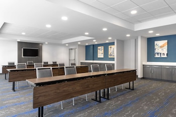 hampton inn and suites st charles old town area