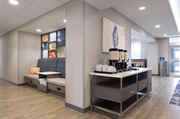 hampton inn and suites st charles old town area