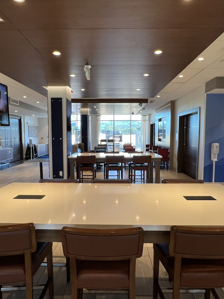 holiday inn express and suites ukiah an ihg hotel