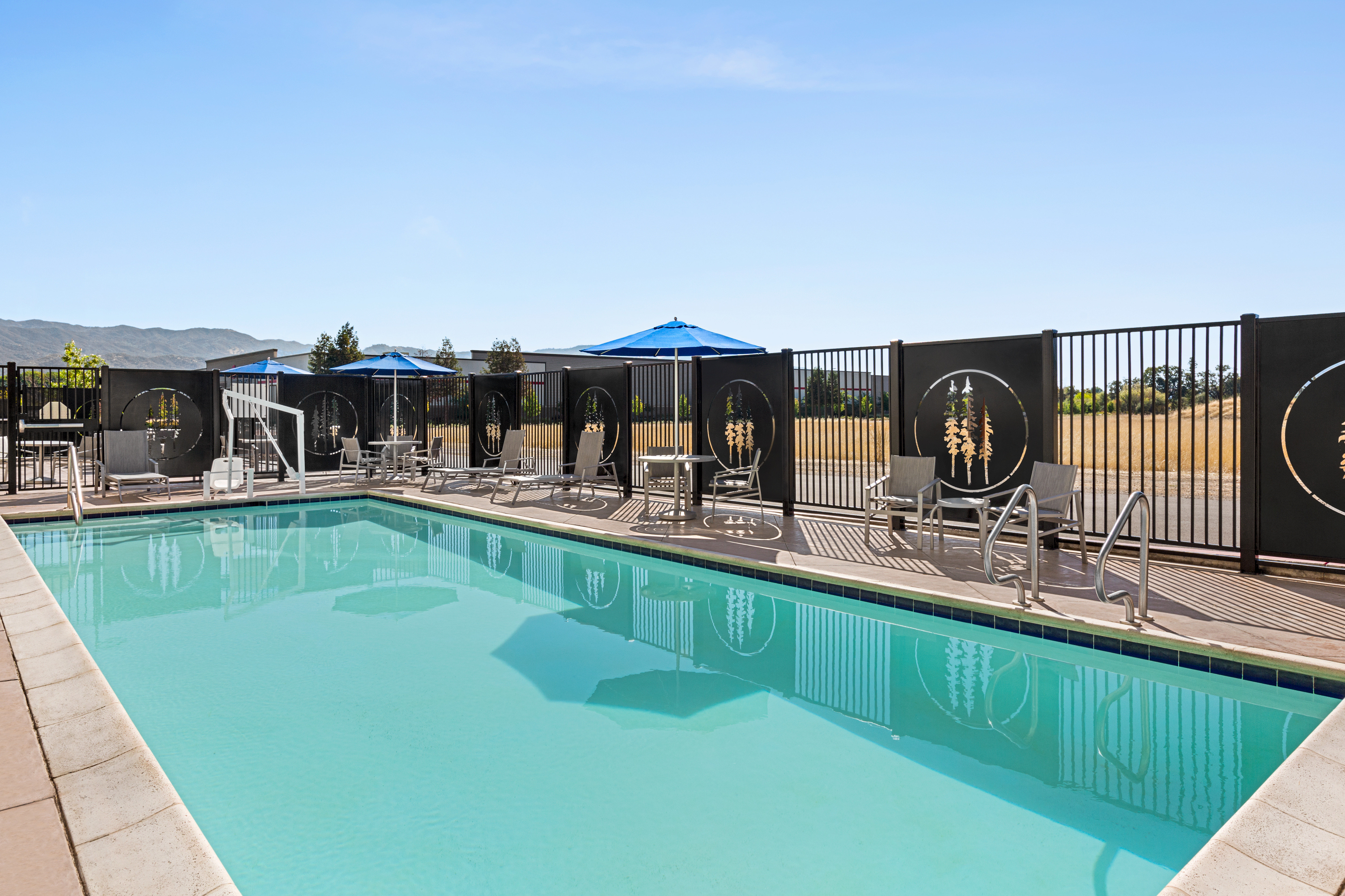 holiday inn express and suites ukiah an ihg hotel