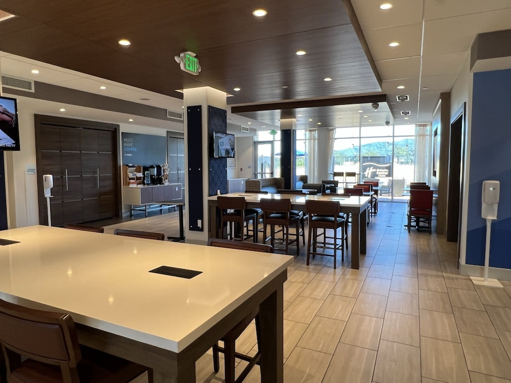 holiday inn express and suites ukiah an ihg hotel