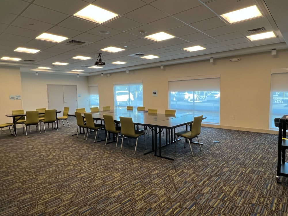 holiday inn express and suites ukiah an ihg hotel
