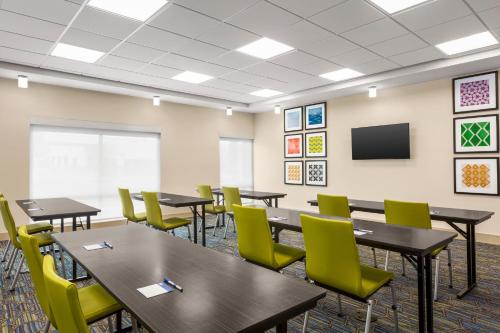 holiday inn express and suites ukiah an ihg hotel