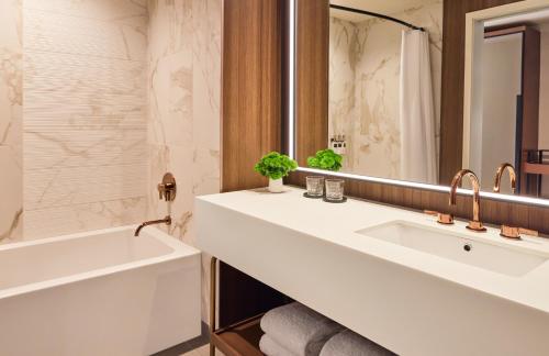 omni boston hotel at the seaport