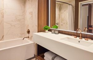 omni boston hotel at the seaport