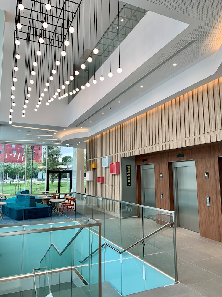 hampton by hilton barcelona fira gran via