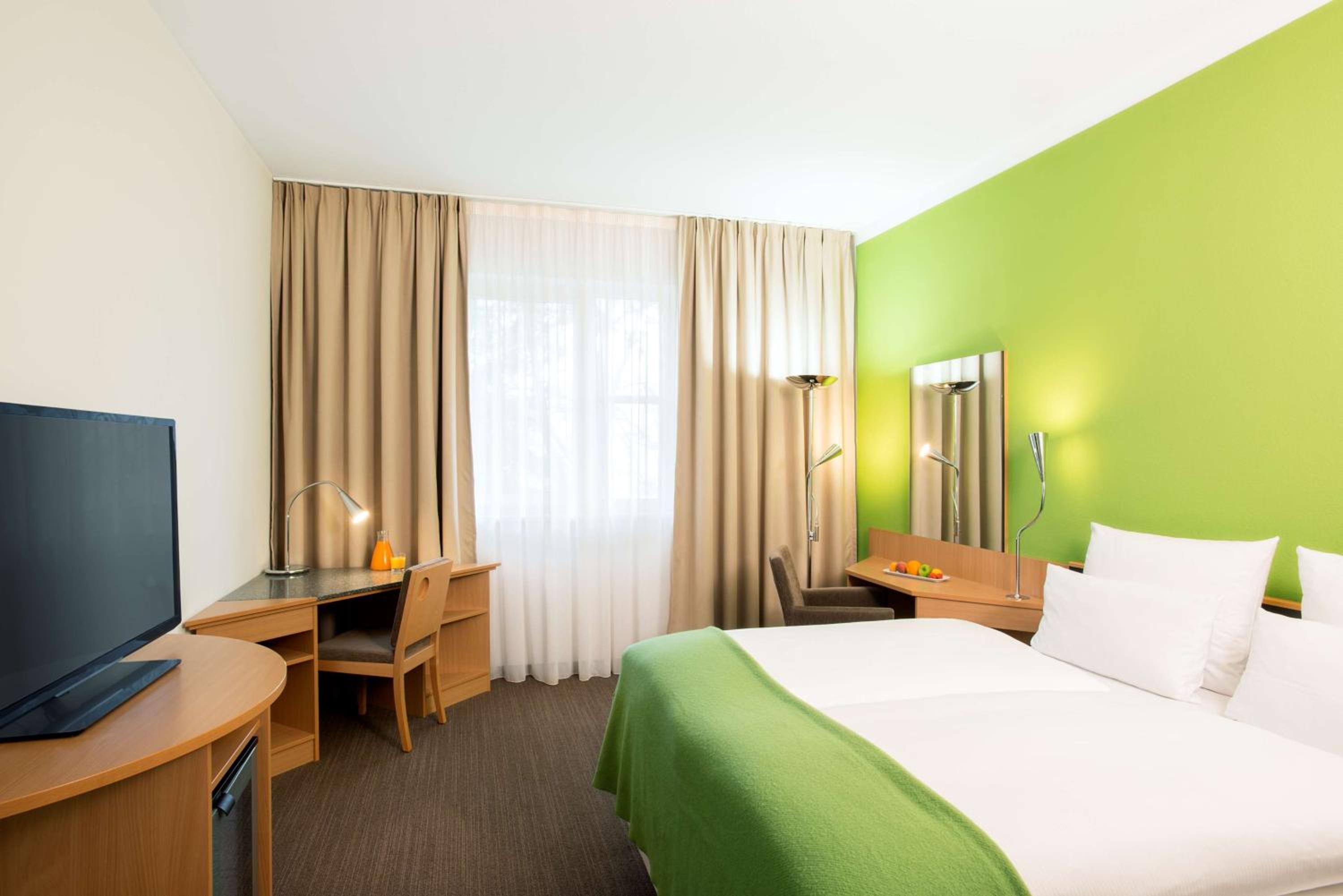 hampton by hilton barcelona fira gran via