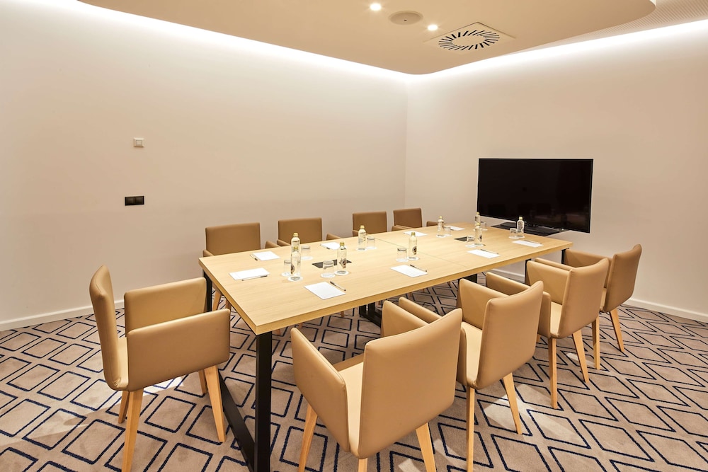 hampton by hilton barcelona fira gran via