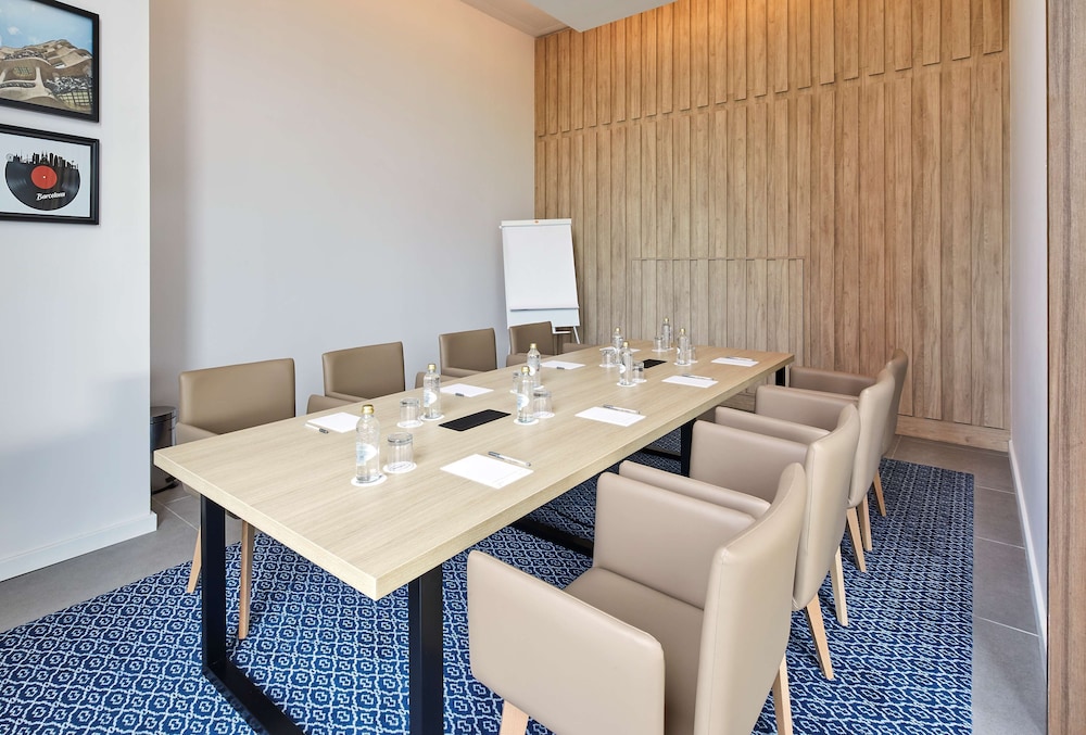 hampton by hilton barcelona fira gran via