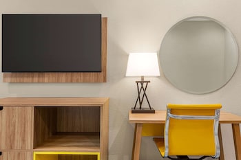 days inn and suites by wyndham greater tomball