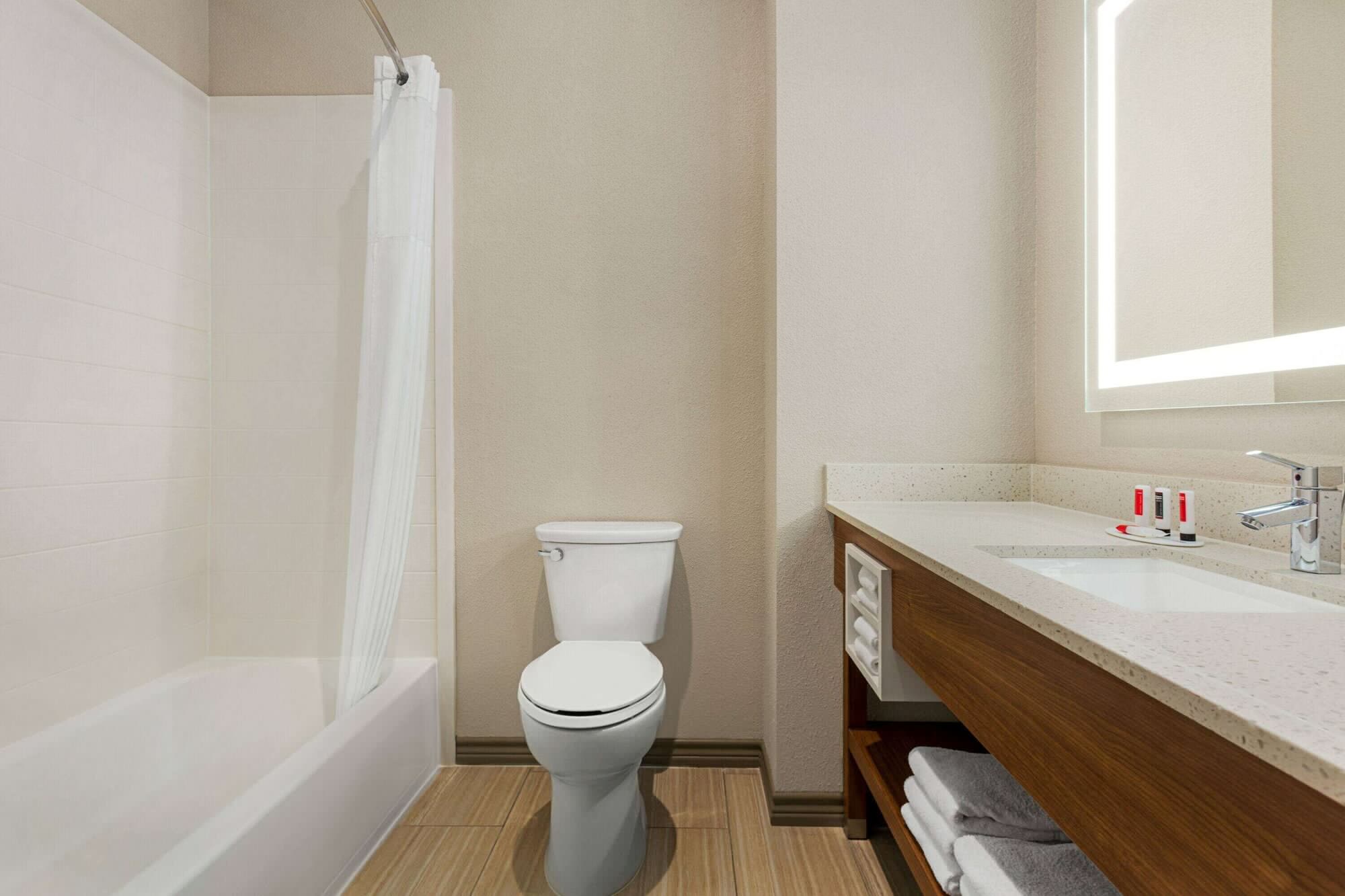 days inn and suites by wyndham greater tomball