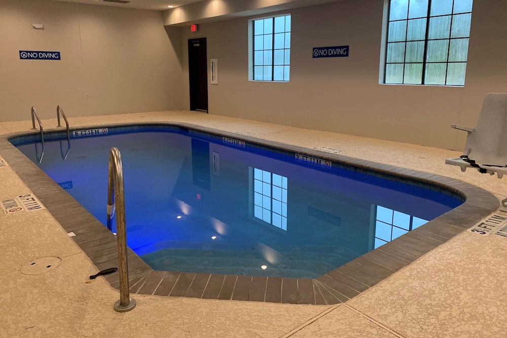 days inn and suites by wyndham greater tomball