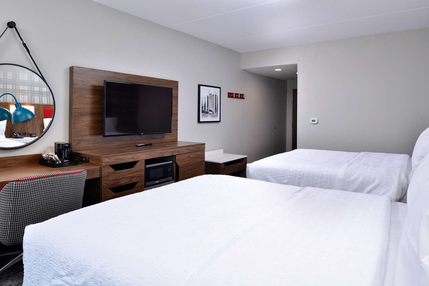 hampton inn and suites greensboro downtown