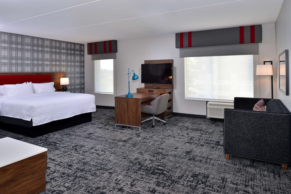 hampton inn and suites greensboro downtown