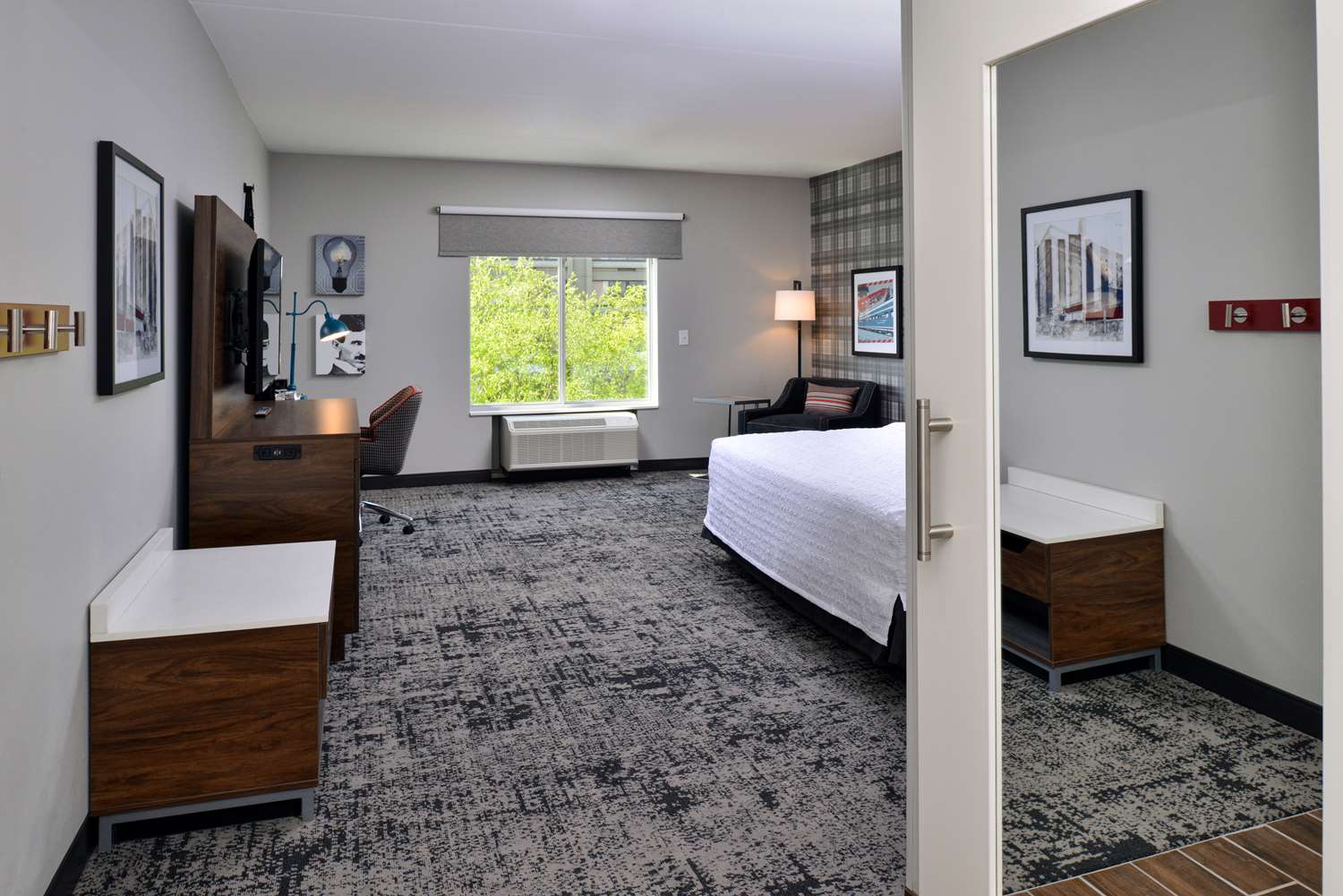 hampton inn and suites greensboro downtown