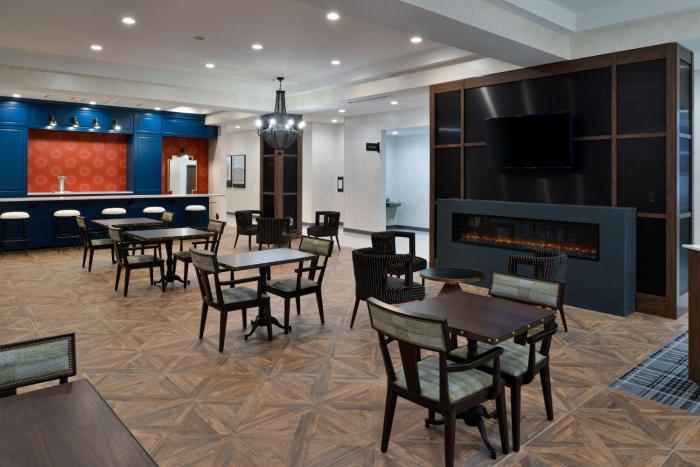 hampton inn and suites greensboro downtown