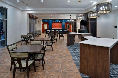hampton inn and suites greensboro downtown
