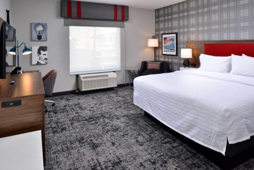 hampton inn and suites greensboro downtown