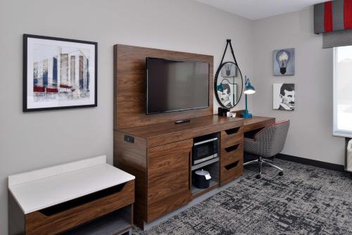 hampton inn and suites greensboro downtown