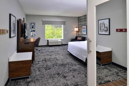 hampton inn and suites greensboro downtown