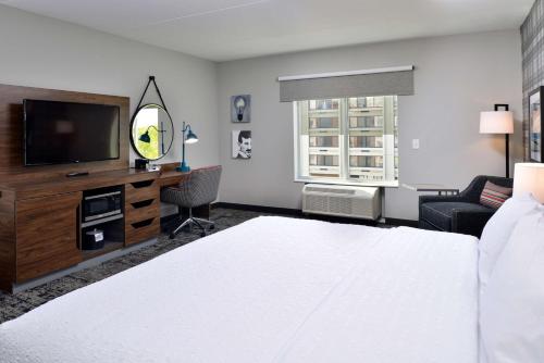 hampton inn and suites greensboro downtown