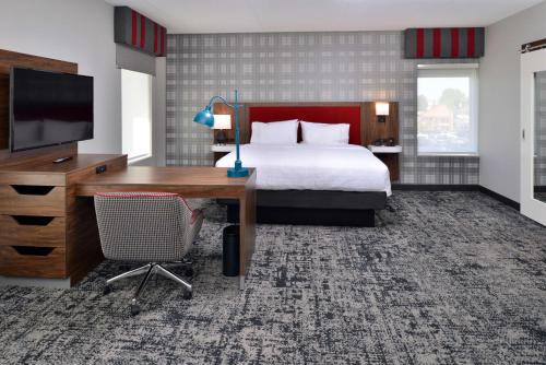 hampton inn and suites greensboro downtown