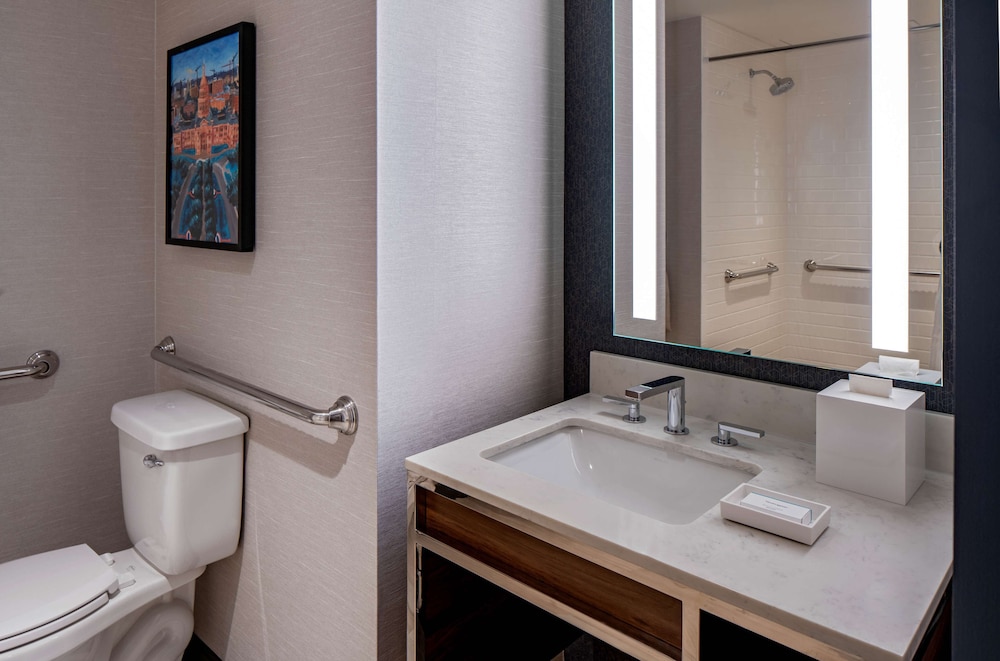 hilton garden inn austin university capitol district