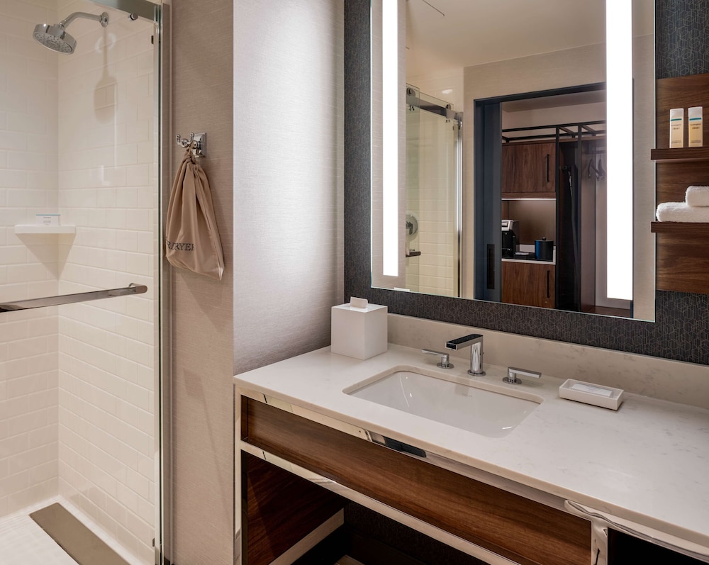 hilton garden inn austin university capitol district