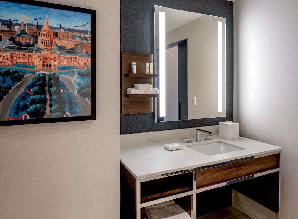 hilton garden inn austin university capitol district