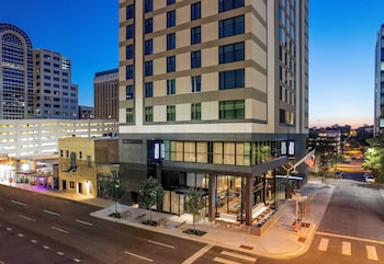 hilton garden inn austin university capitol district