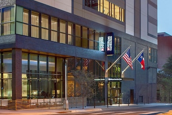 hilton garden inn austin university capitol district