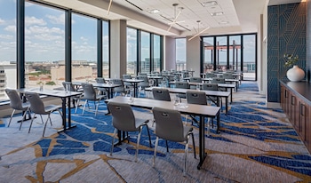 hilton garden inn austin university capitol district