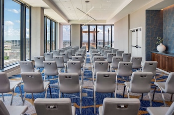 hilton garden inn austin university capitol district