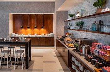 hilton garden inn austin university capitol district