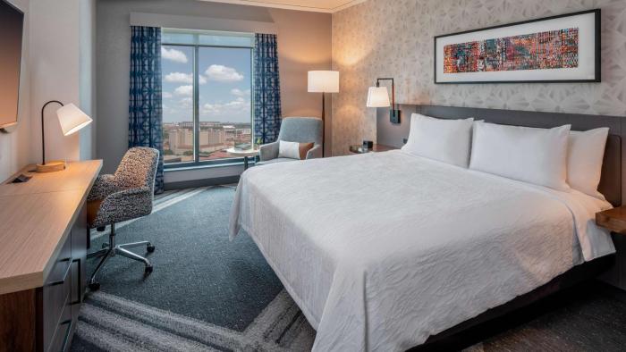 hilton garden inn austin university capitol district
