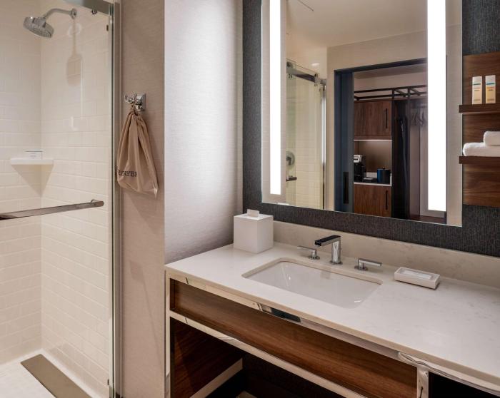 hilton garden inn austin university capitol district