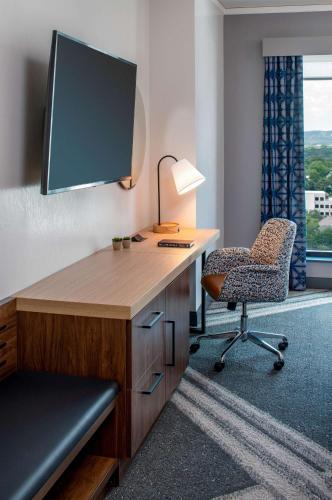 hilton garden inn austin university capitol district